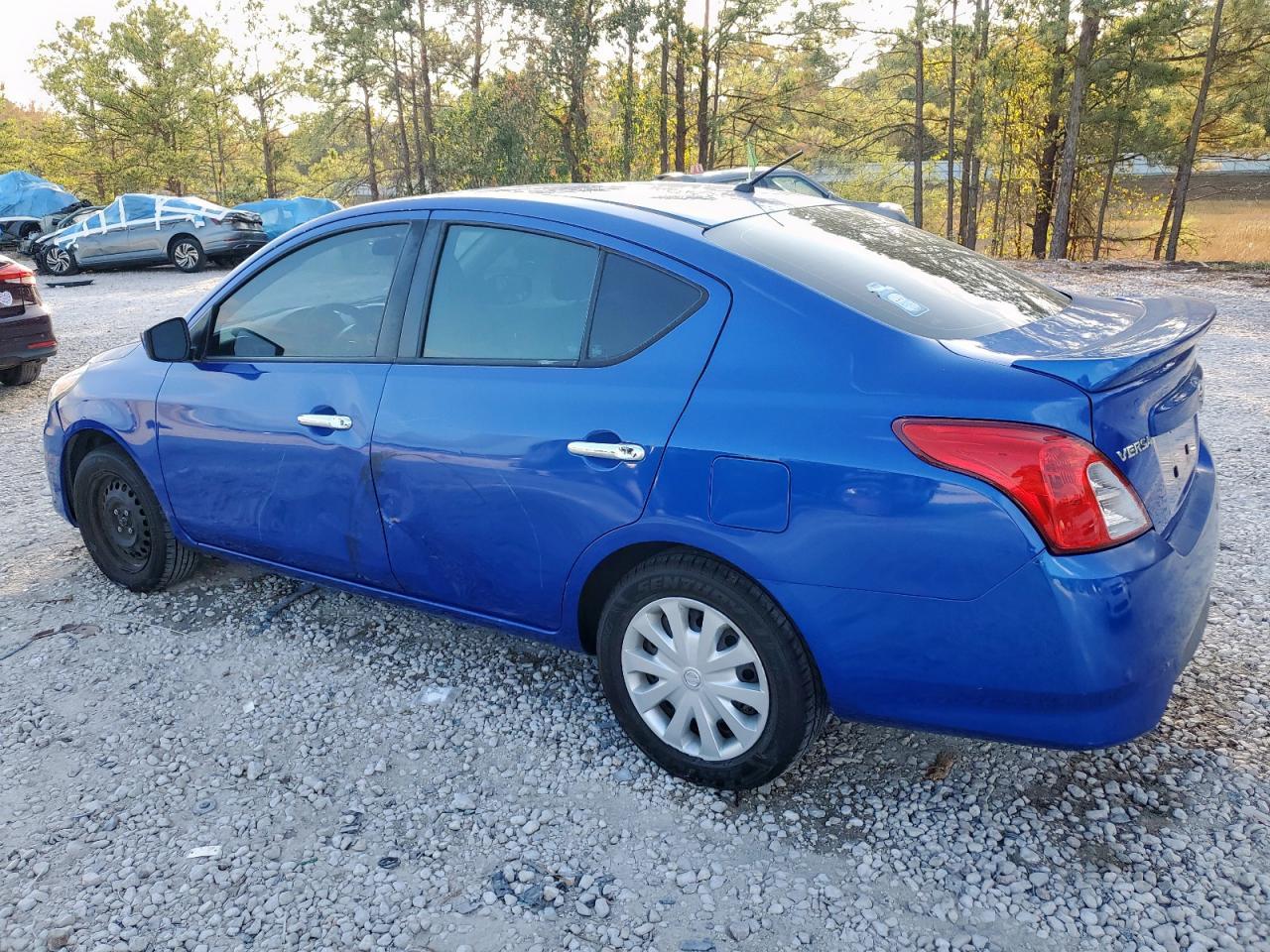 2017 Nissan Versa S - Фото 2
