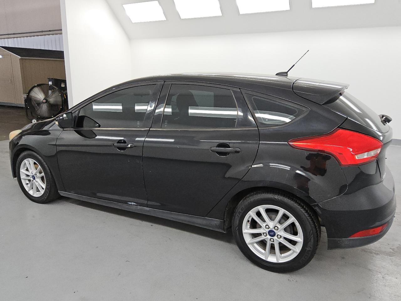 2017 Ford Focus Se - Image 2