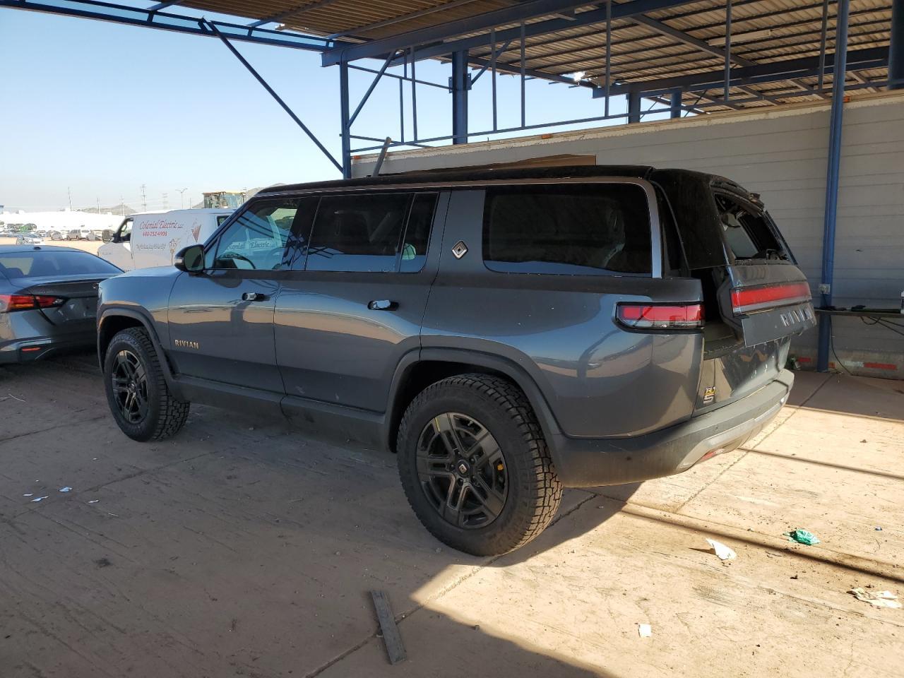 2023 Rivian R1S Adventure - Фото 2