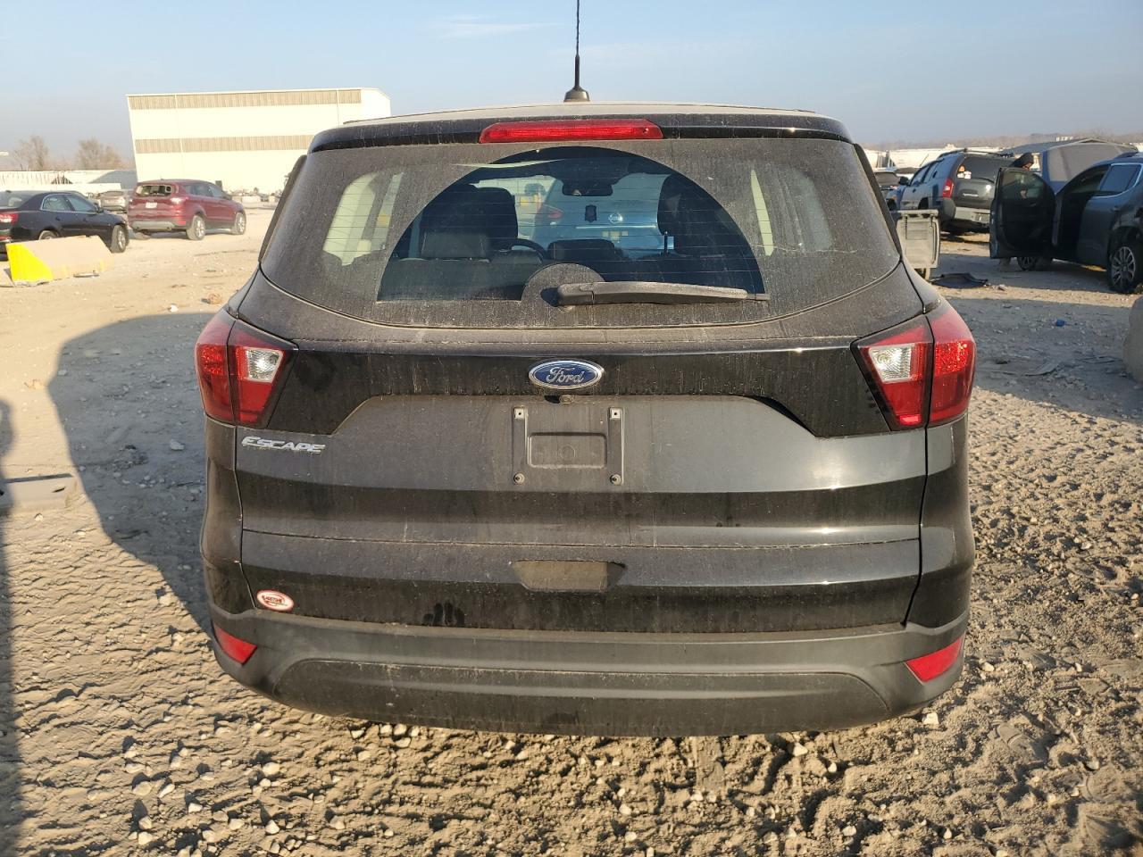 2019 Ford Escape S - Фото 6