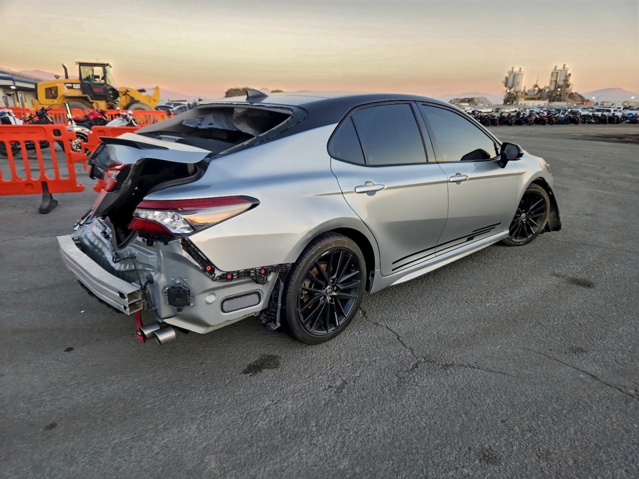 2021 Toyota Camry Xse - Фото 3