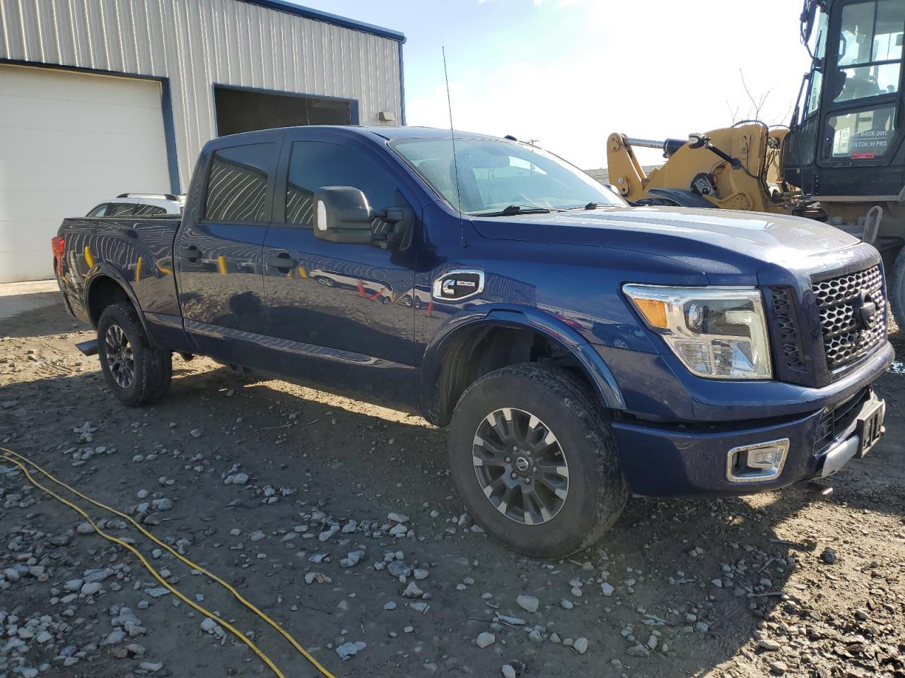 2017 Nissan Titan Xd Sl - Image 4