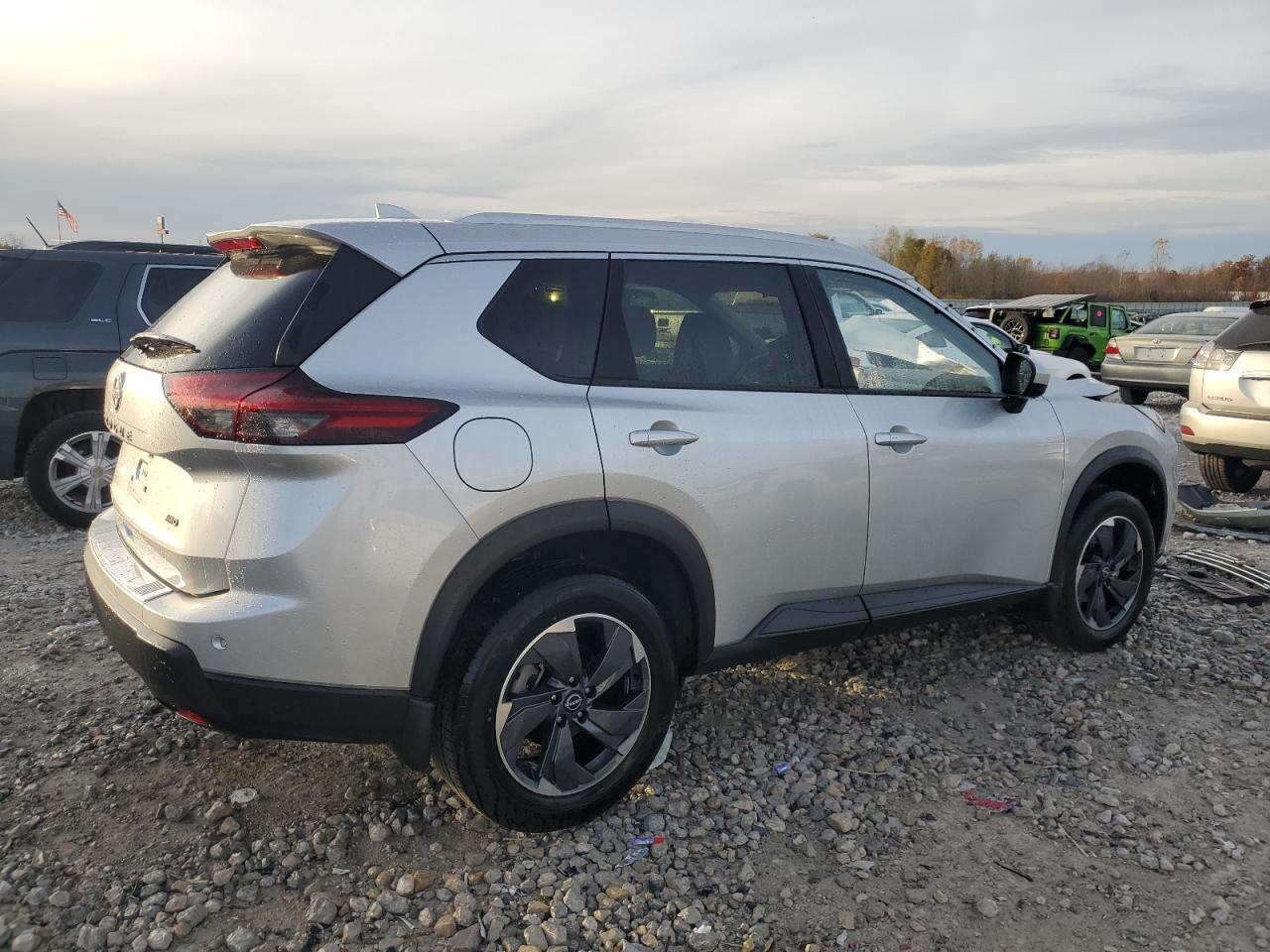 2025 Nissan Rogue Sv - Image 3