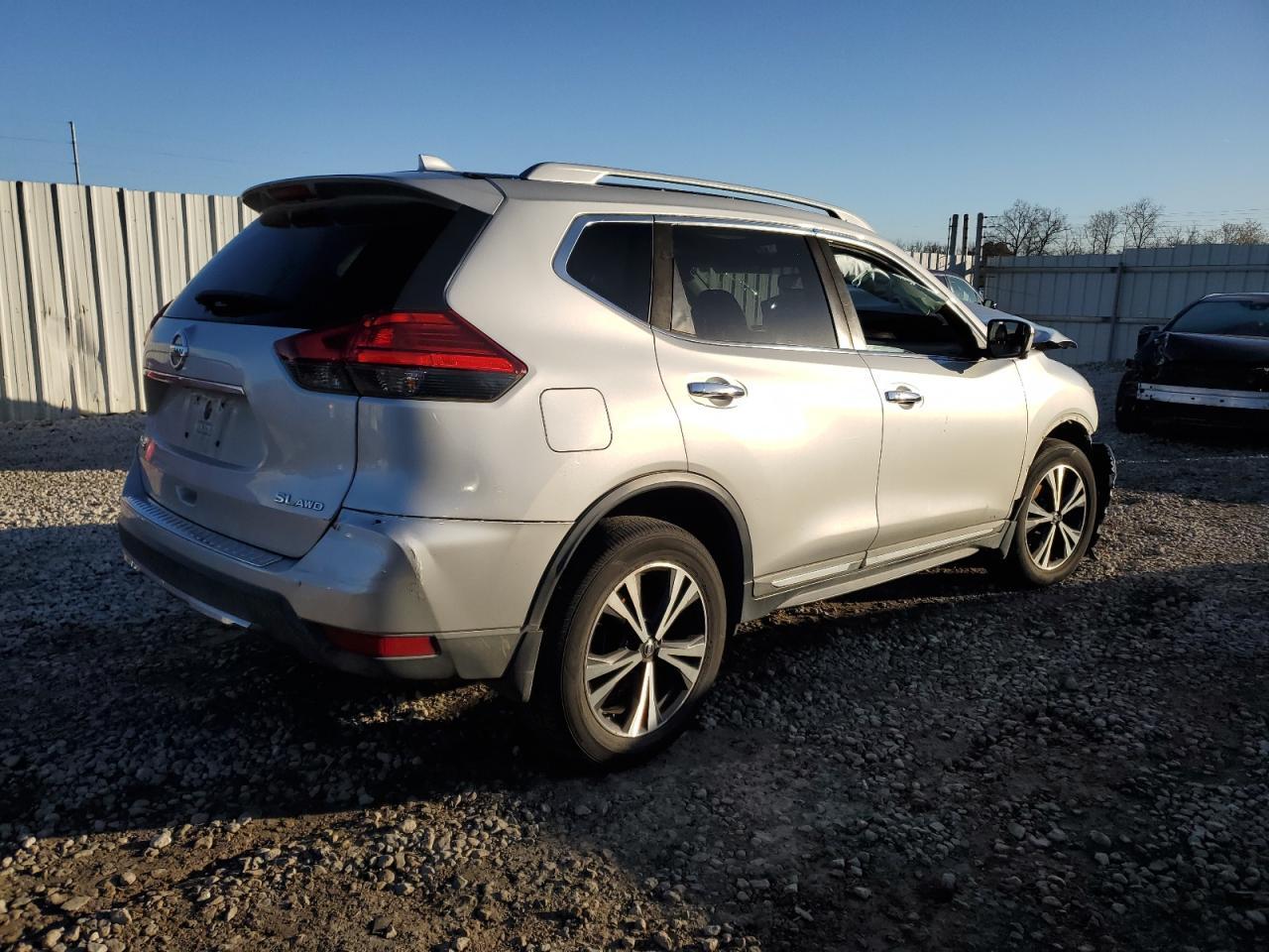 2017 Nissan Rogue Sv - Image 3