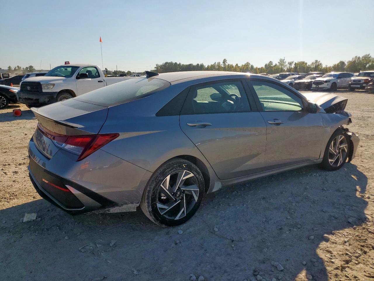 2025 Hyundai Elantra Sel Sport - Image 3