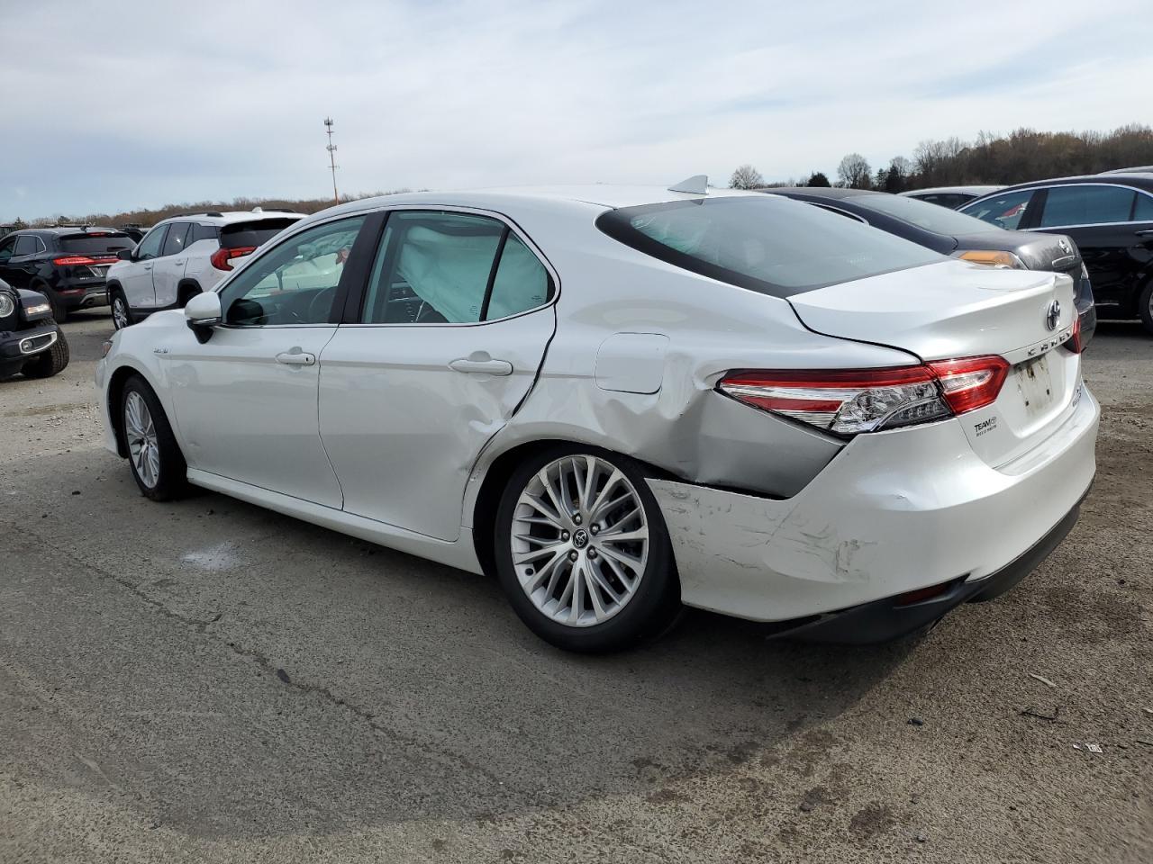 2020 Toyota Camry Xle - Image 2
