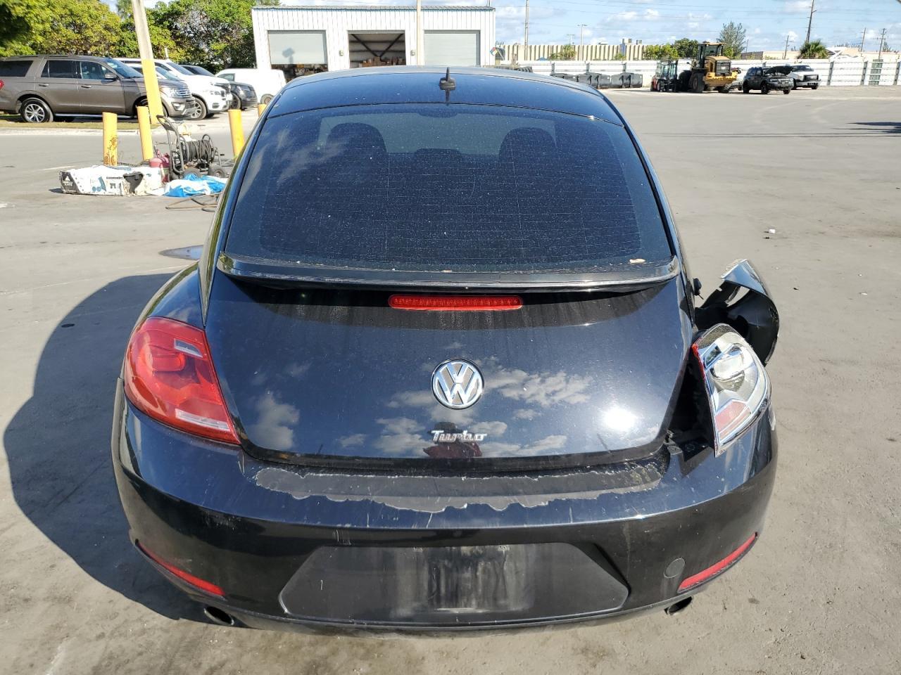 2012 Volkswagen Beetle Turbo - Фото 6