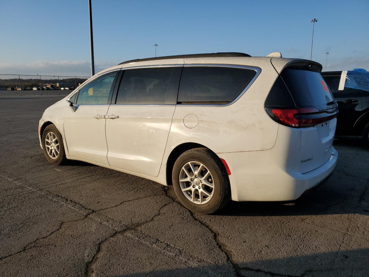 2022 Chrysler Pacifica Touring L - Фото 2