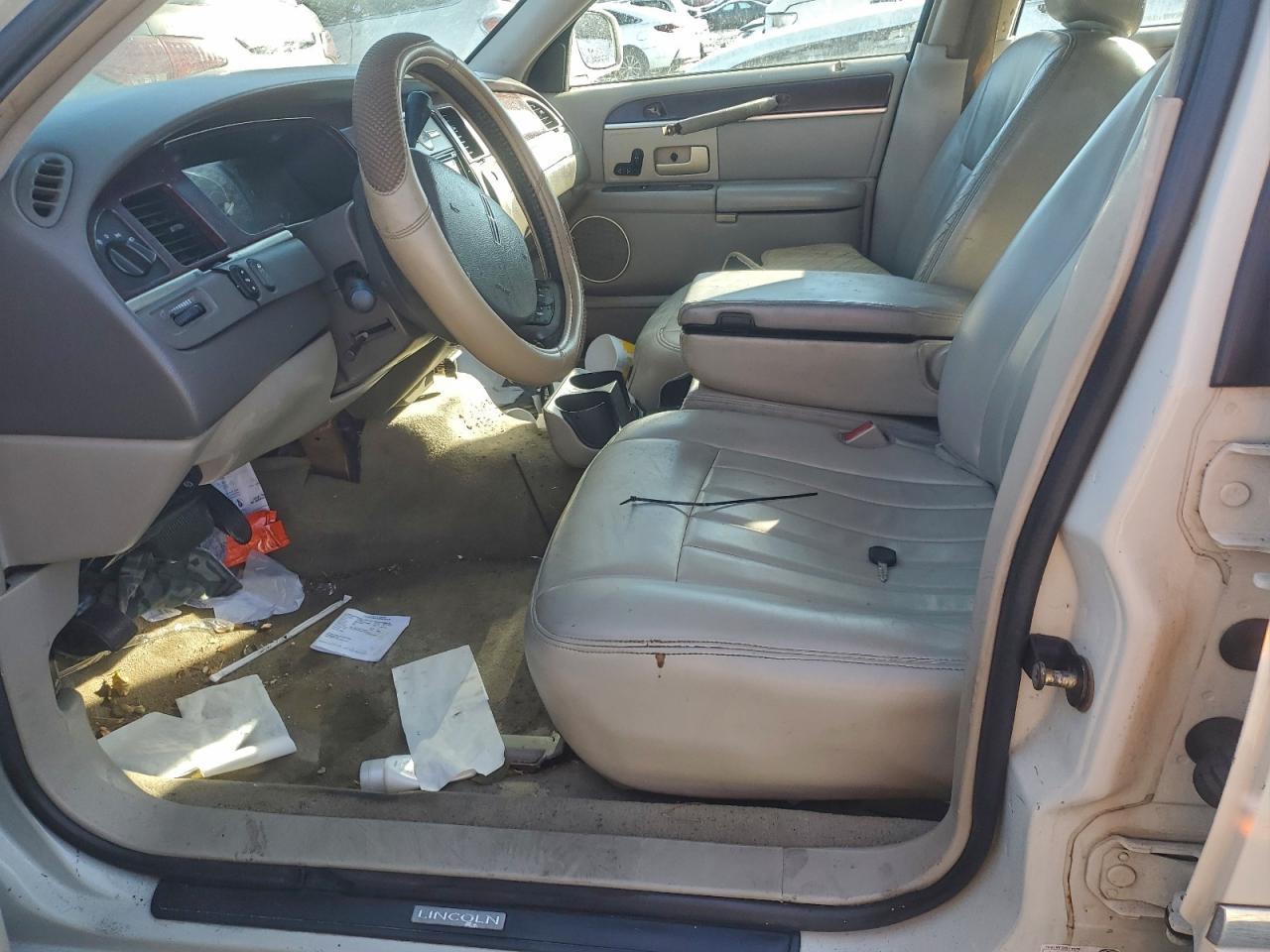 2005 Lincoln Town Car Signature - Фото 7