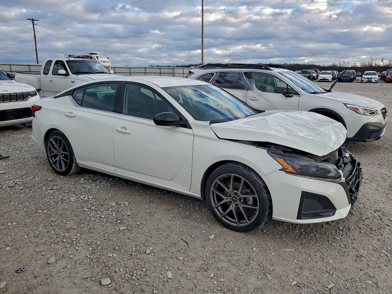 2023 Nissan Altima Sr - Фото 4