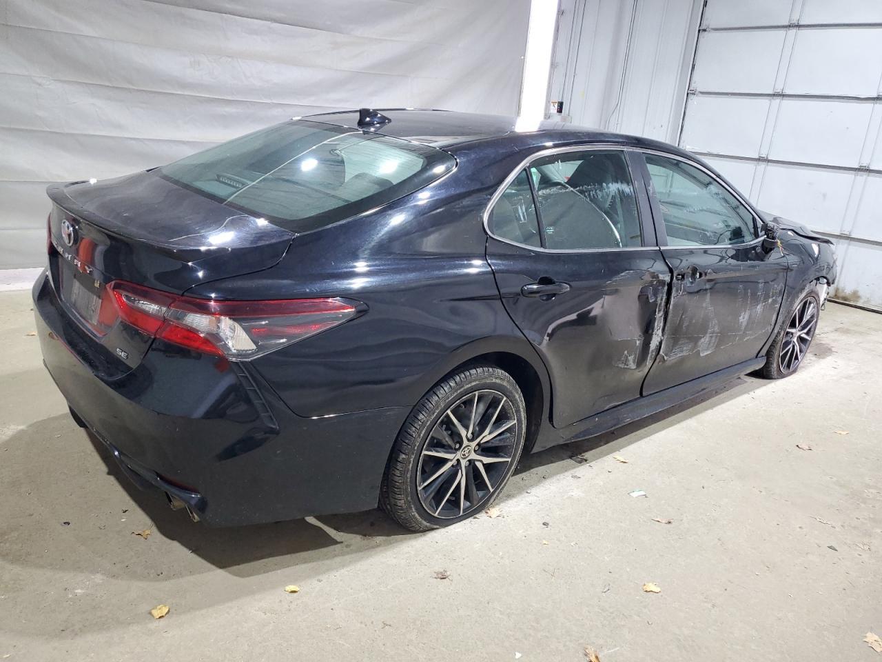 2022 Toyota Camry Se - Фото 3