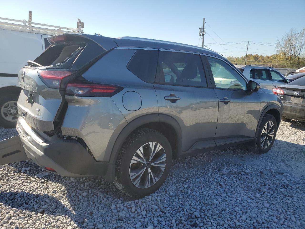 2023 Nissan Rogue Sv - Фото 3