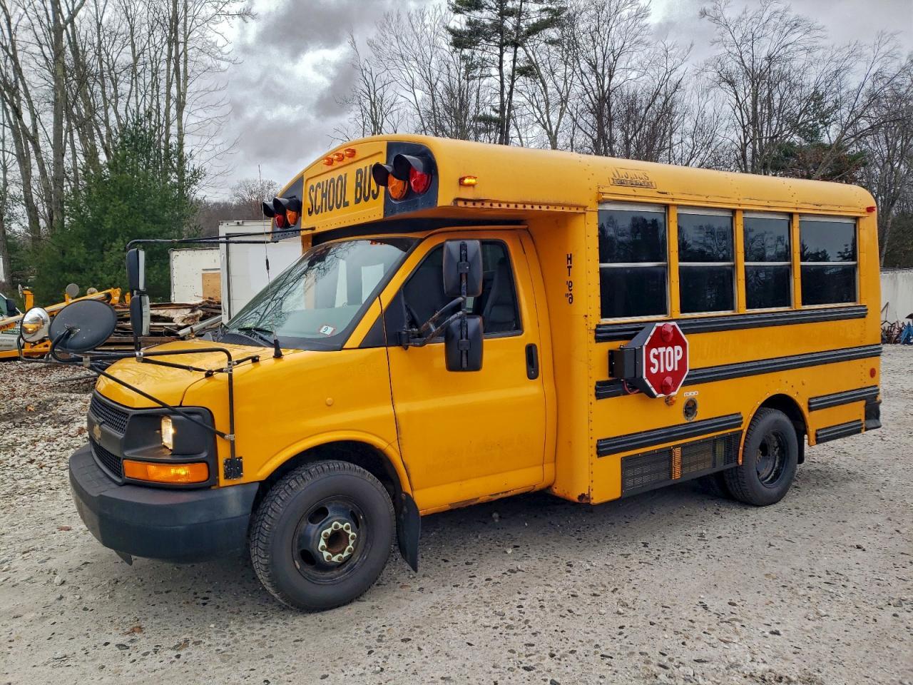 2014 Chevrolet Express School Bus - Фото 2