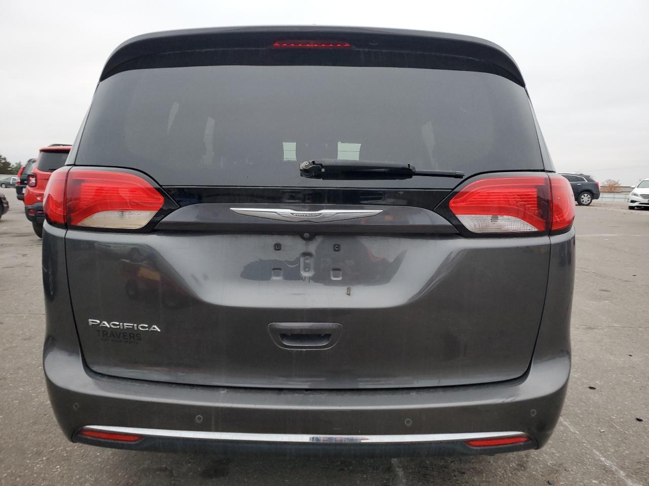 2017 Chrysler Pacifica Touring L - Фото 6