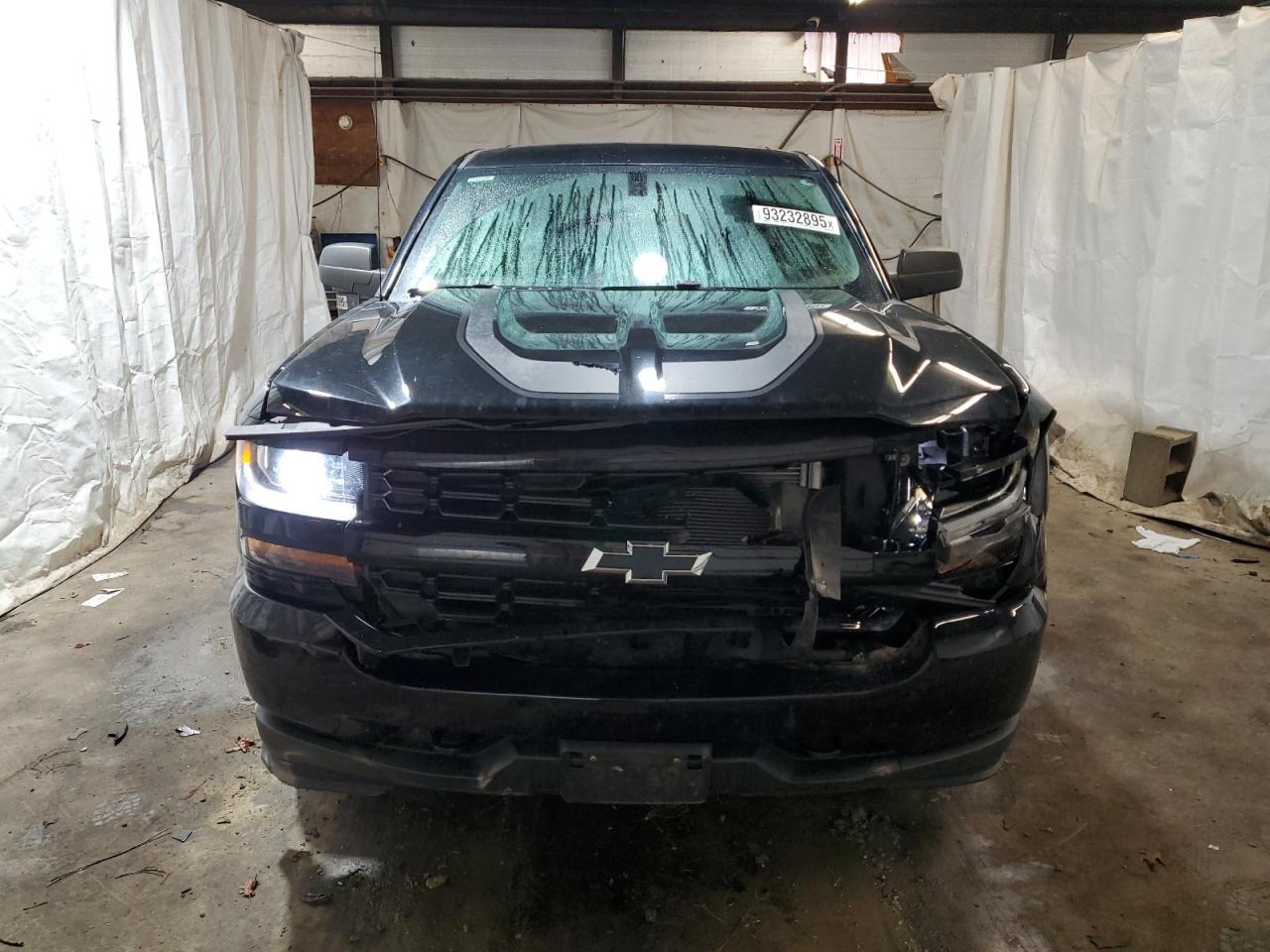 2017 Chevrolet Silverado K1500 Custom - Фото 5