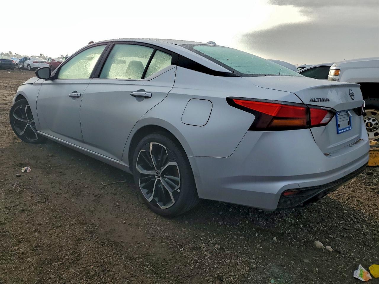 2023 Nissan Altima Sr - Фото 2