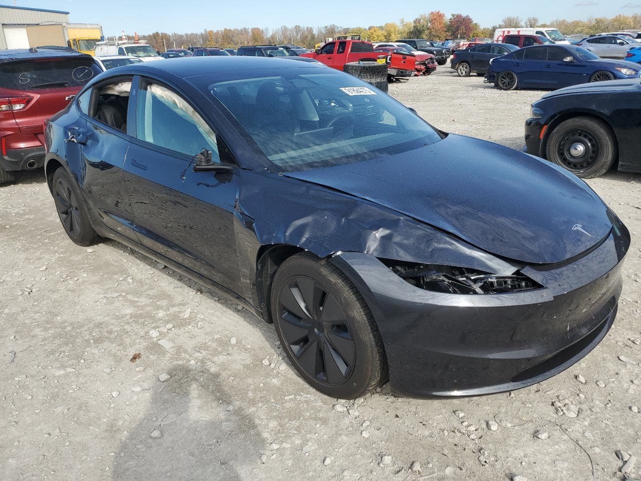 2025 Tesla Model 3 - Фото 4