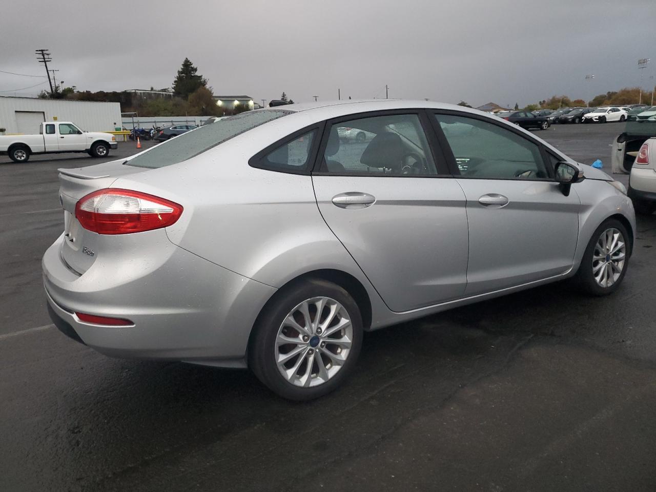 2014 Ford Fiesta Se - Фото 3