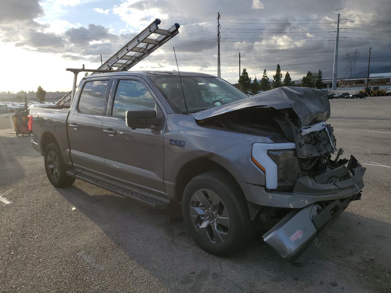 2024 Ford F150 Lightning Xlt - Фото 4