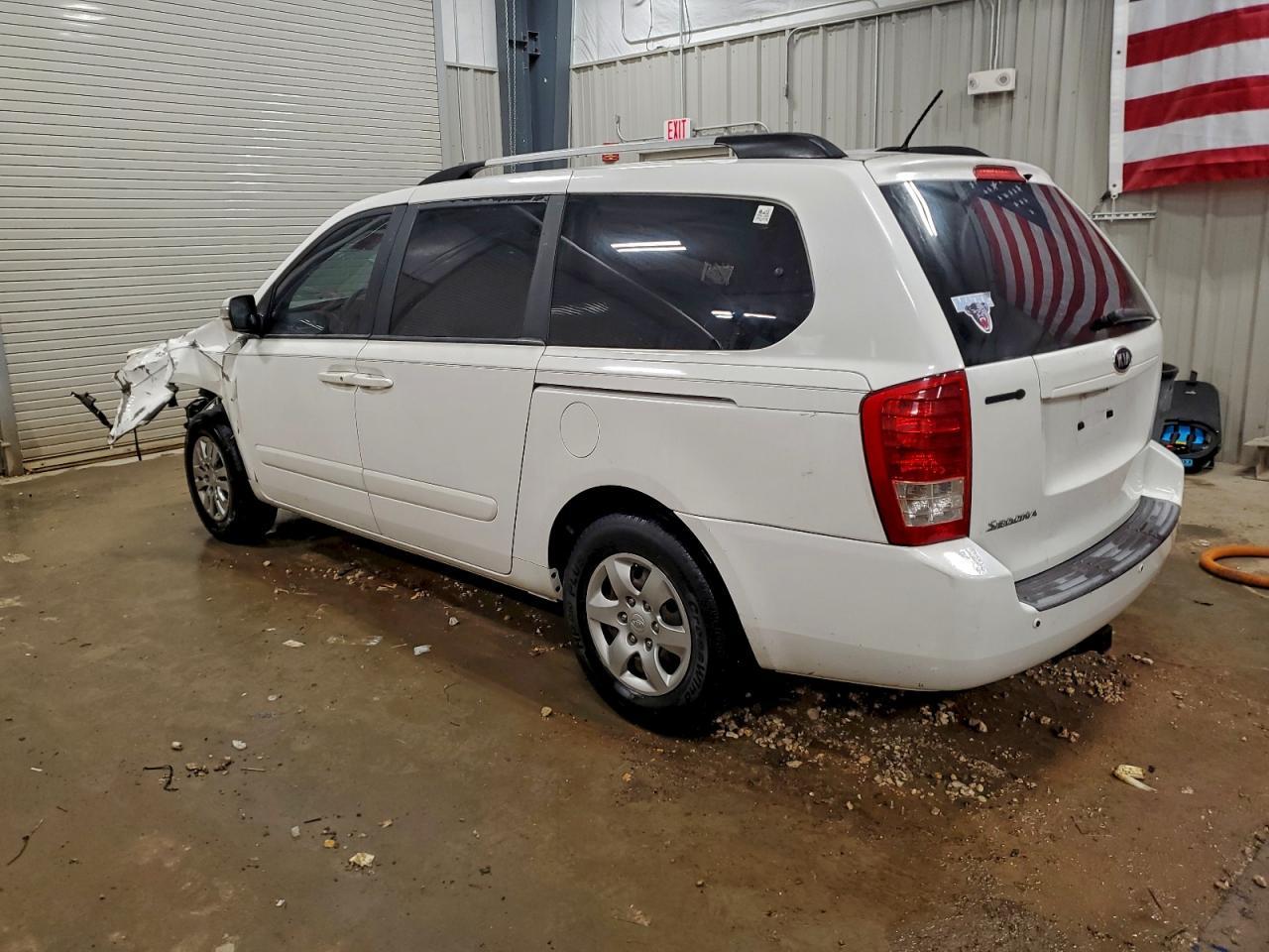 2011 Kia Sedona Lx - Фото 2
