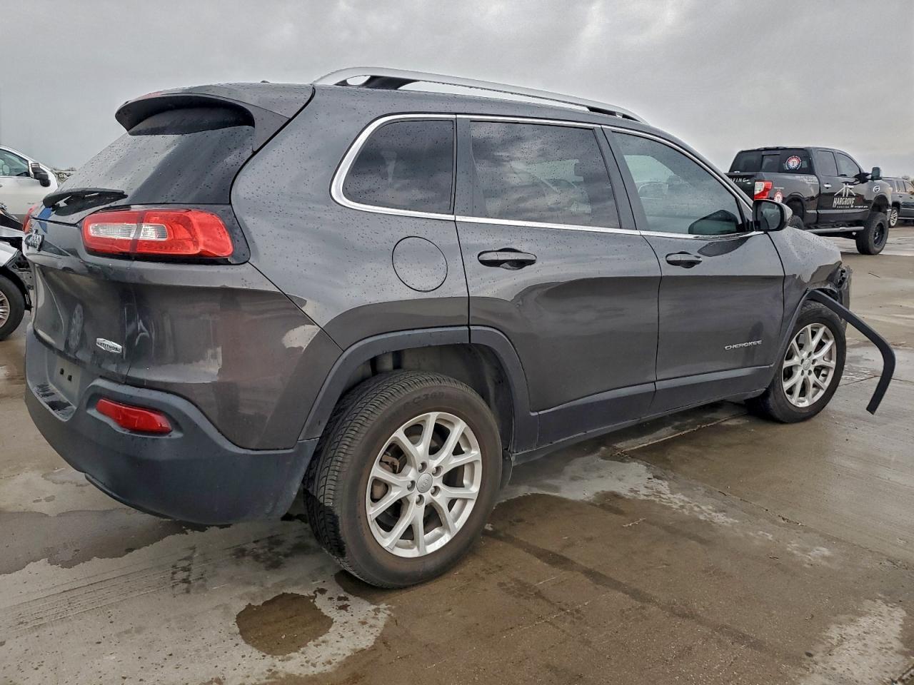 2016 Jeep Cherokee Latitude - Image 3