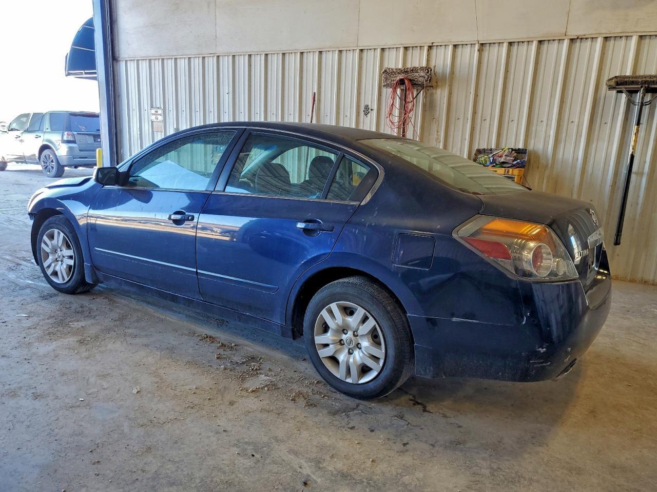 2011 Nissan Altima Base - Фото 2