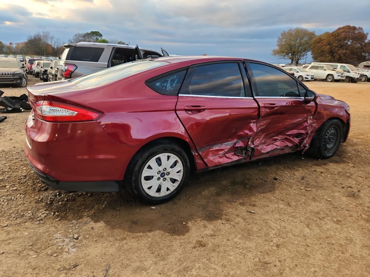 2013 Ford Fusion S - Фото 3
