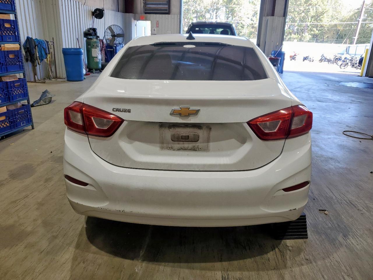 2018 Chevrolet Cruze Ls - Image 6