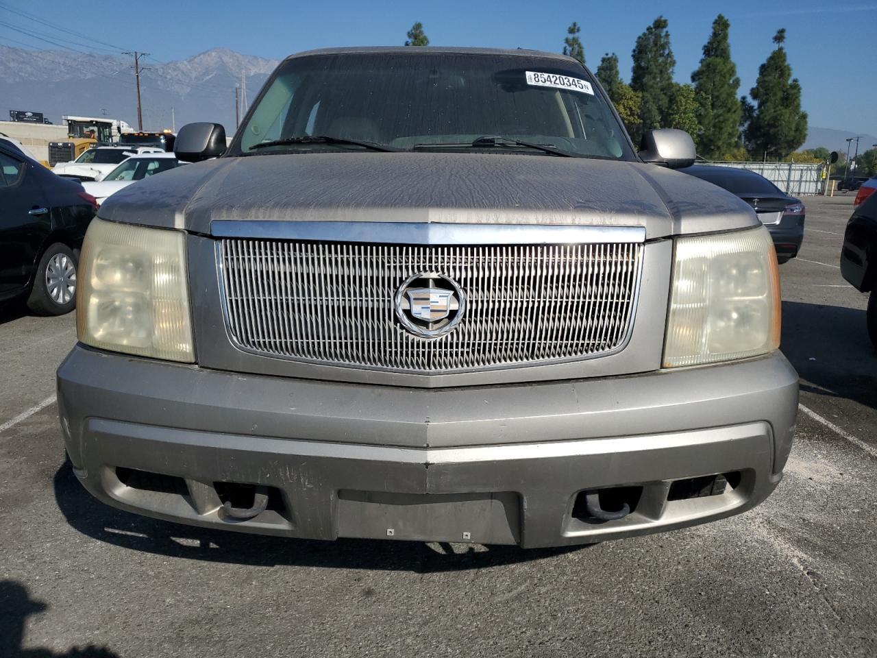 2002 Cadillac Escalade Luxury - Image 5