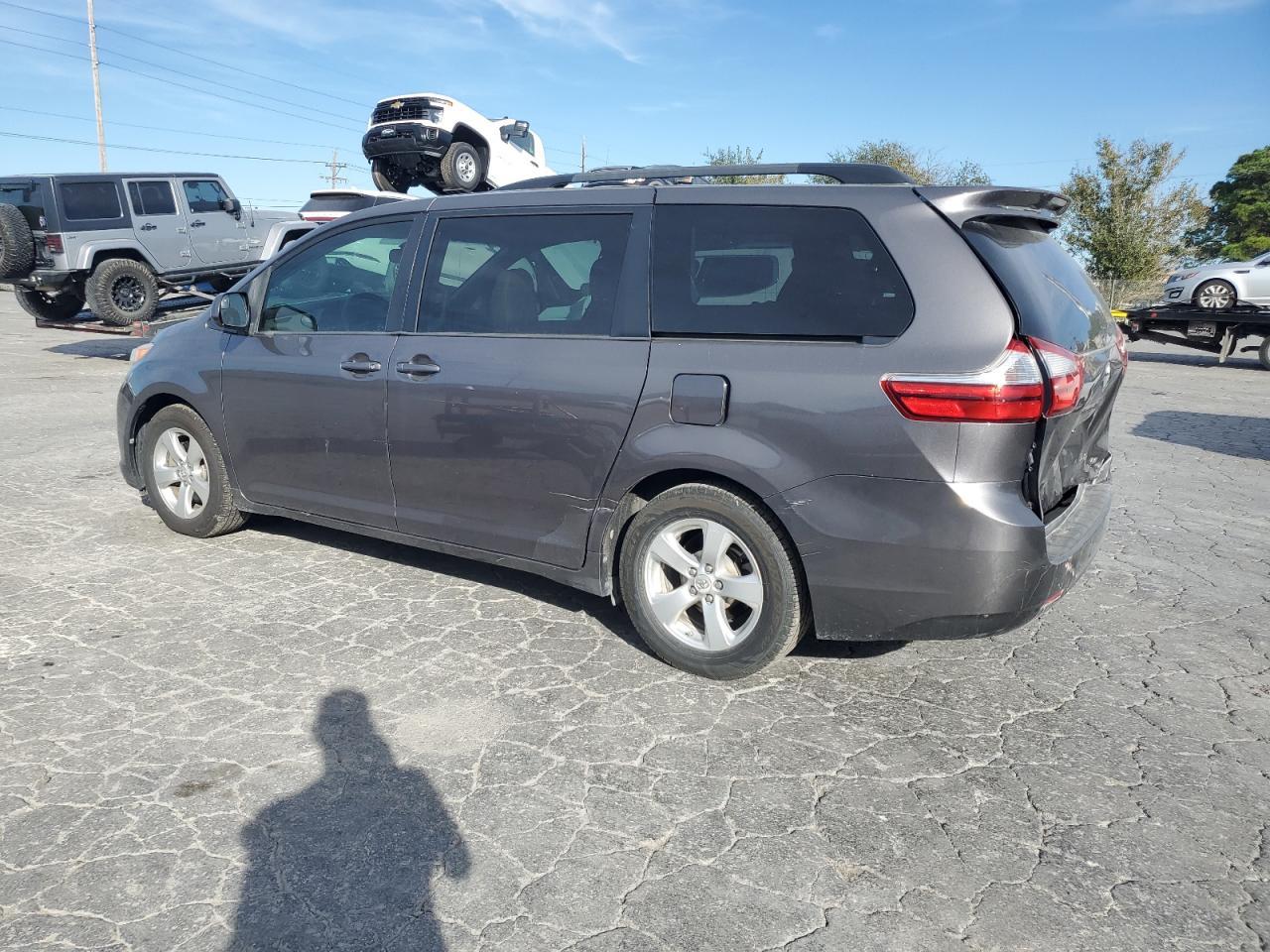 2015 Toyota Sienna Le - Фото 2