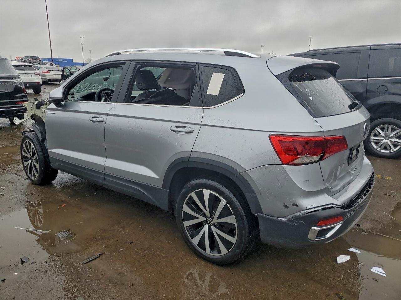 2024 Volkswagen Taos Se - Image 2