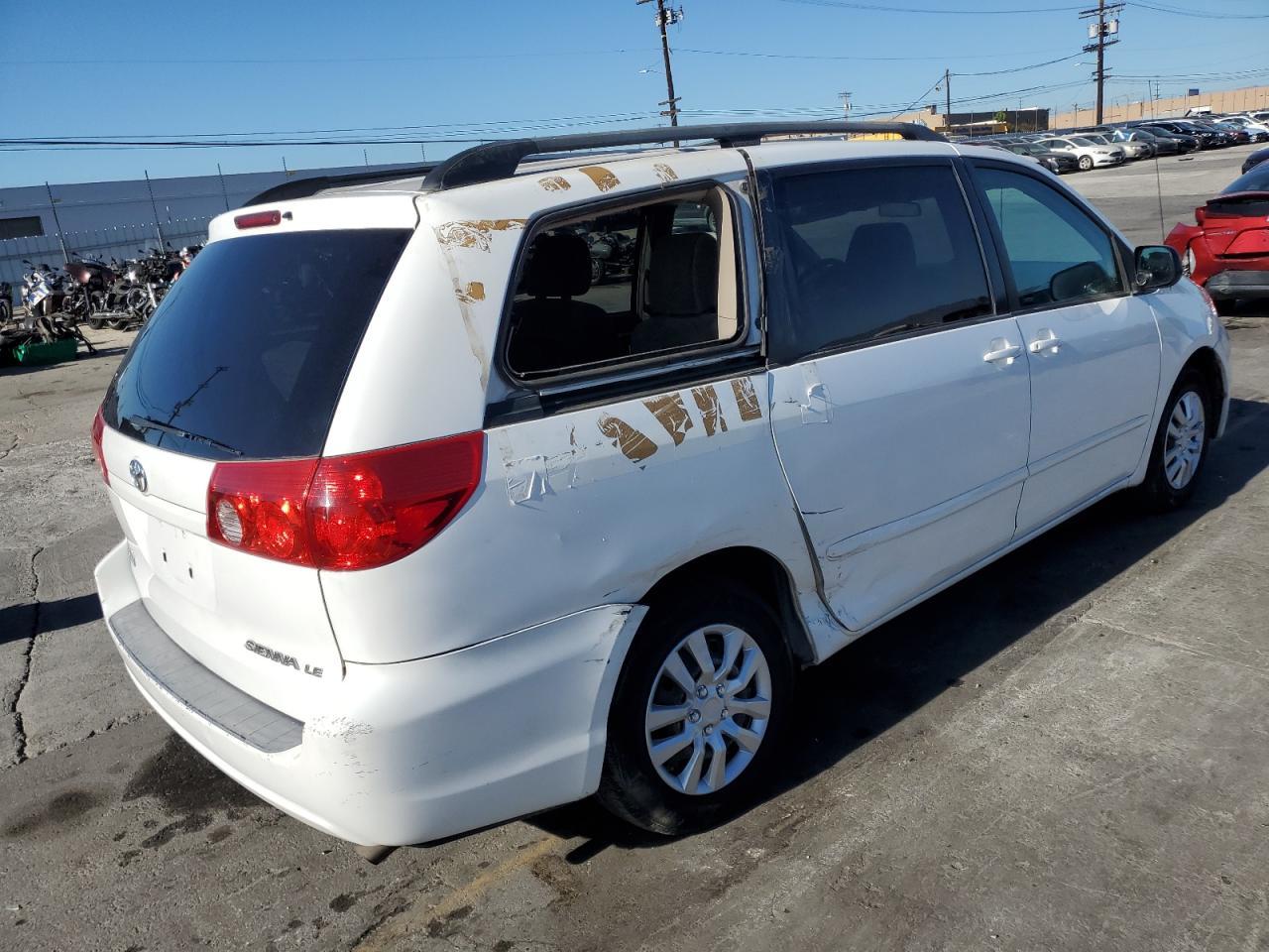 2010 Toyota Sienna Ce - Фото 3