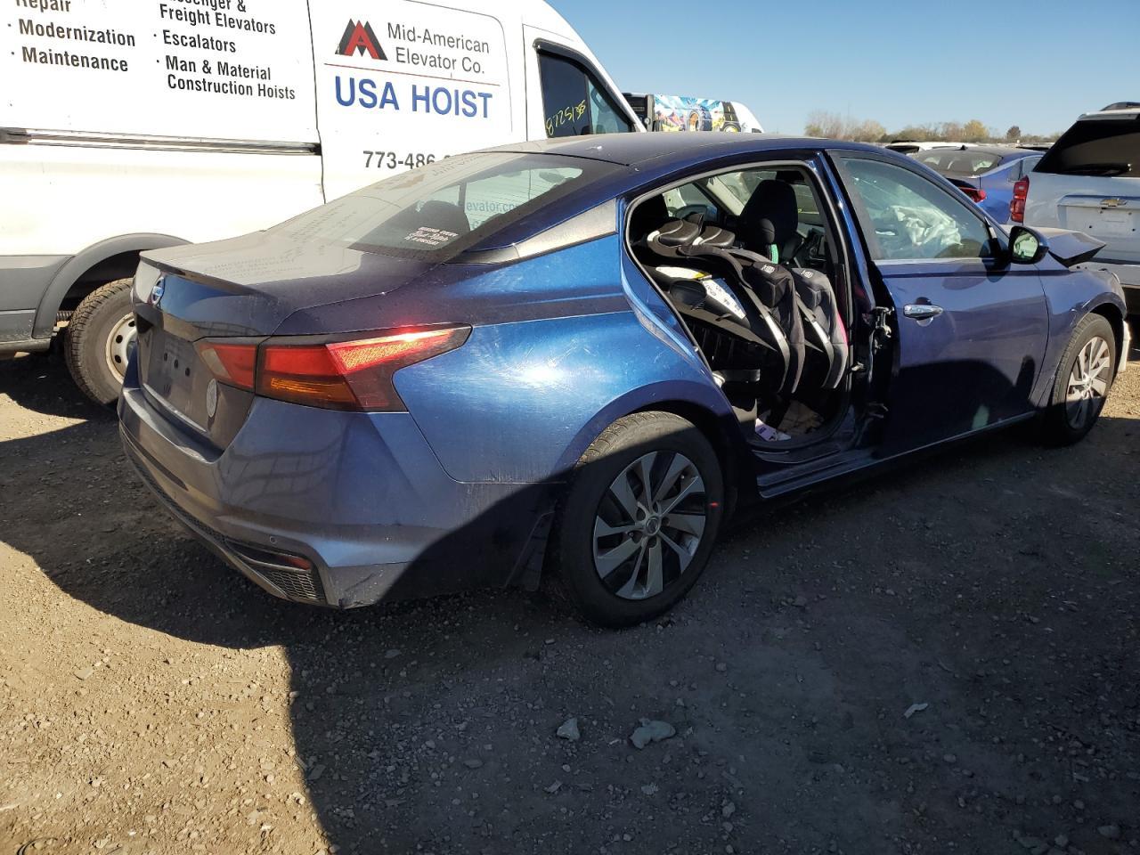 2021 Niss Altima - Фото 3