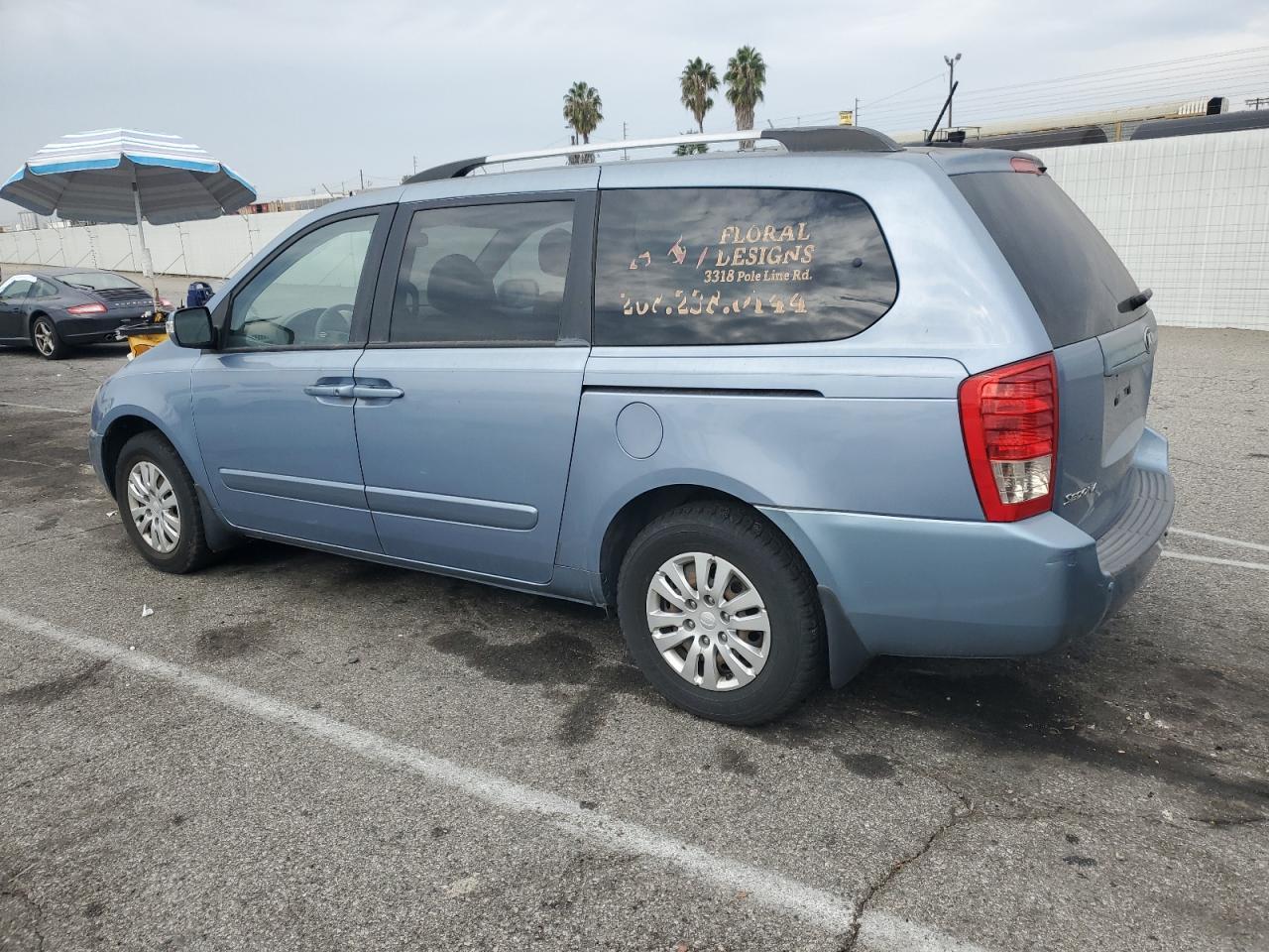 2014 Kia Sedona Lx - Image 2