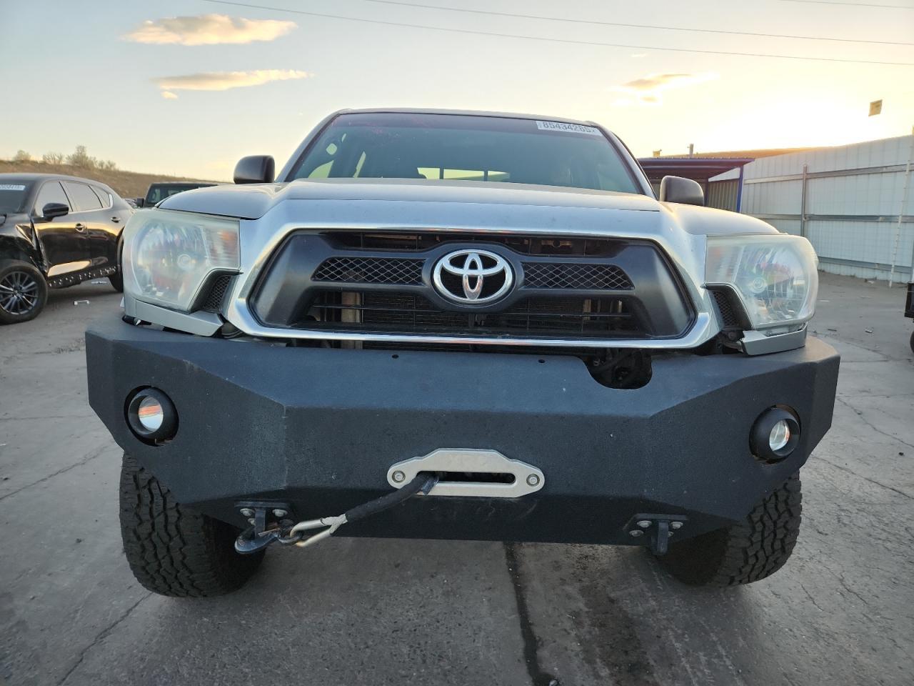 2015 Toyota Tacoma V6 - Image 5