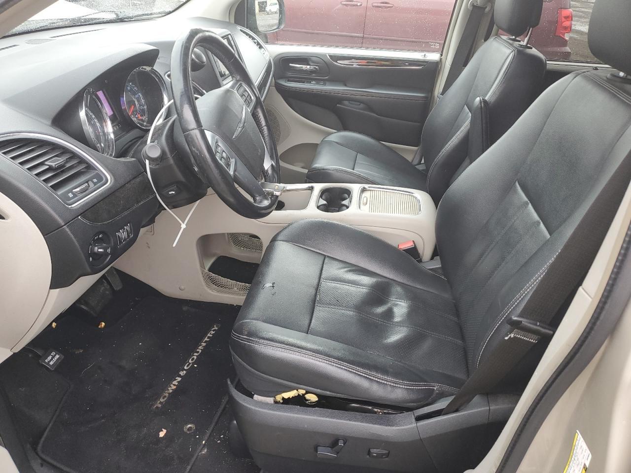 2013 Chrysler Town & Country Touring L - Фото 7