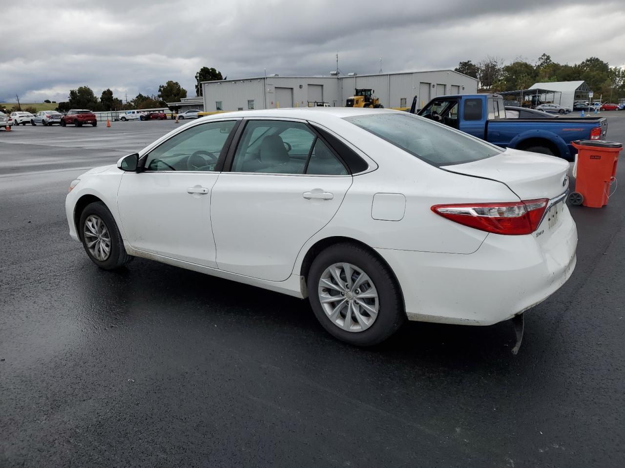 2017 Toyota Camry Le - Image 2