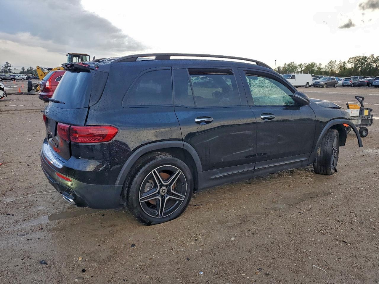 2025 Mercedes-Benz Glb 250 - Image 3