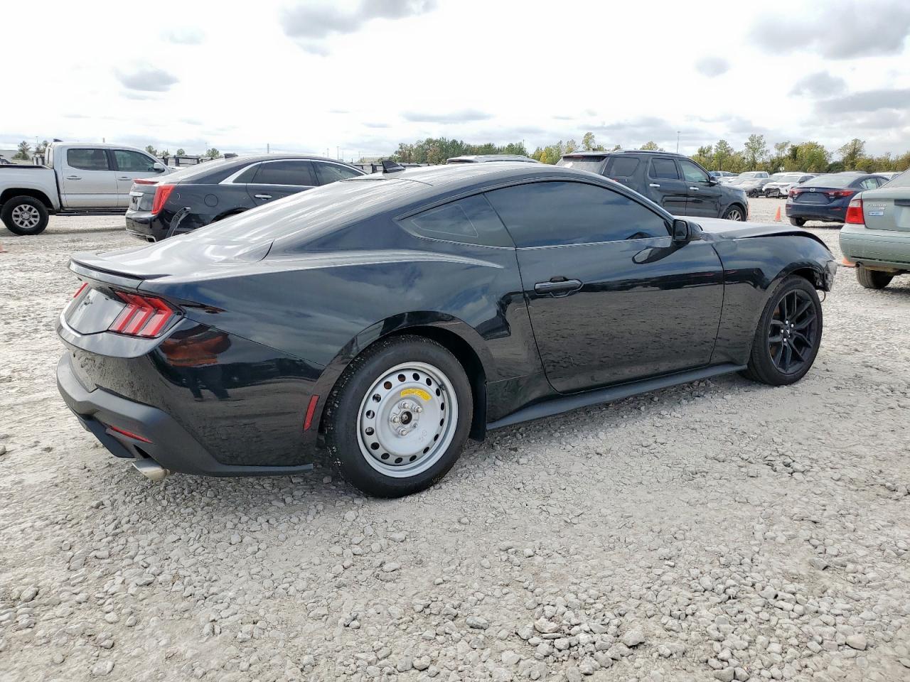 2025 Ford Mustang - Фото 3
