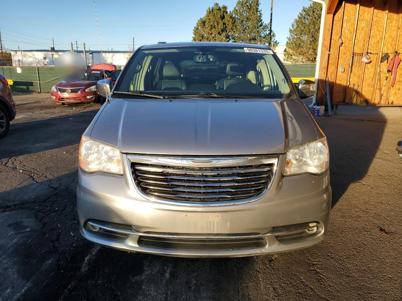 2013 Chrysler Town & Country Touring L - Фото 5
