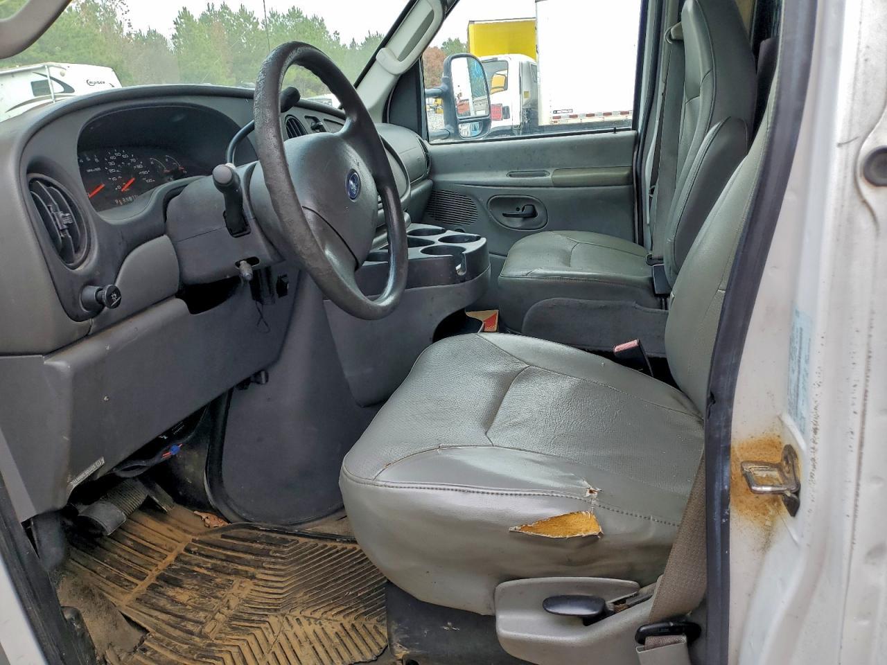 2008 Ford Econoline E450 Super Duty Cutaway Van - Фото 7