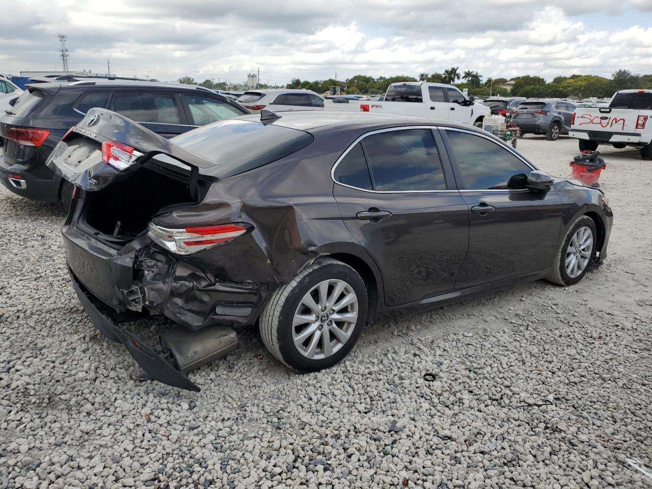 2019 Toyota Camry L - Фото 3