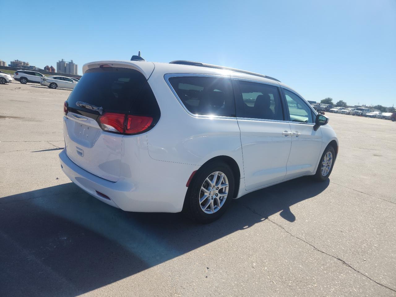 2021 Chrysler Voyager Lxi - Image 3