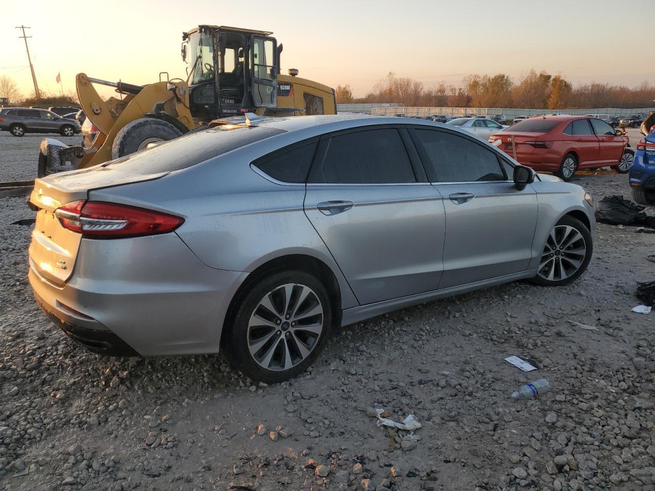 2020 Ford Fusion Se - Фото 3