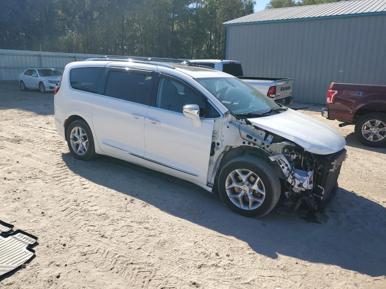 2020 Chrysler Pacifica Limited - Image 4