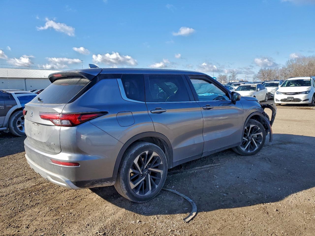 2022 Mitsubishi Outlander Se - Image 3