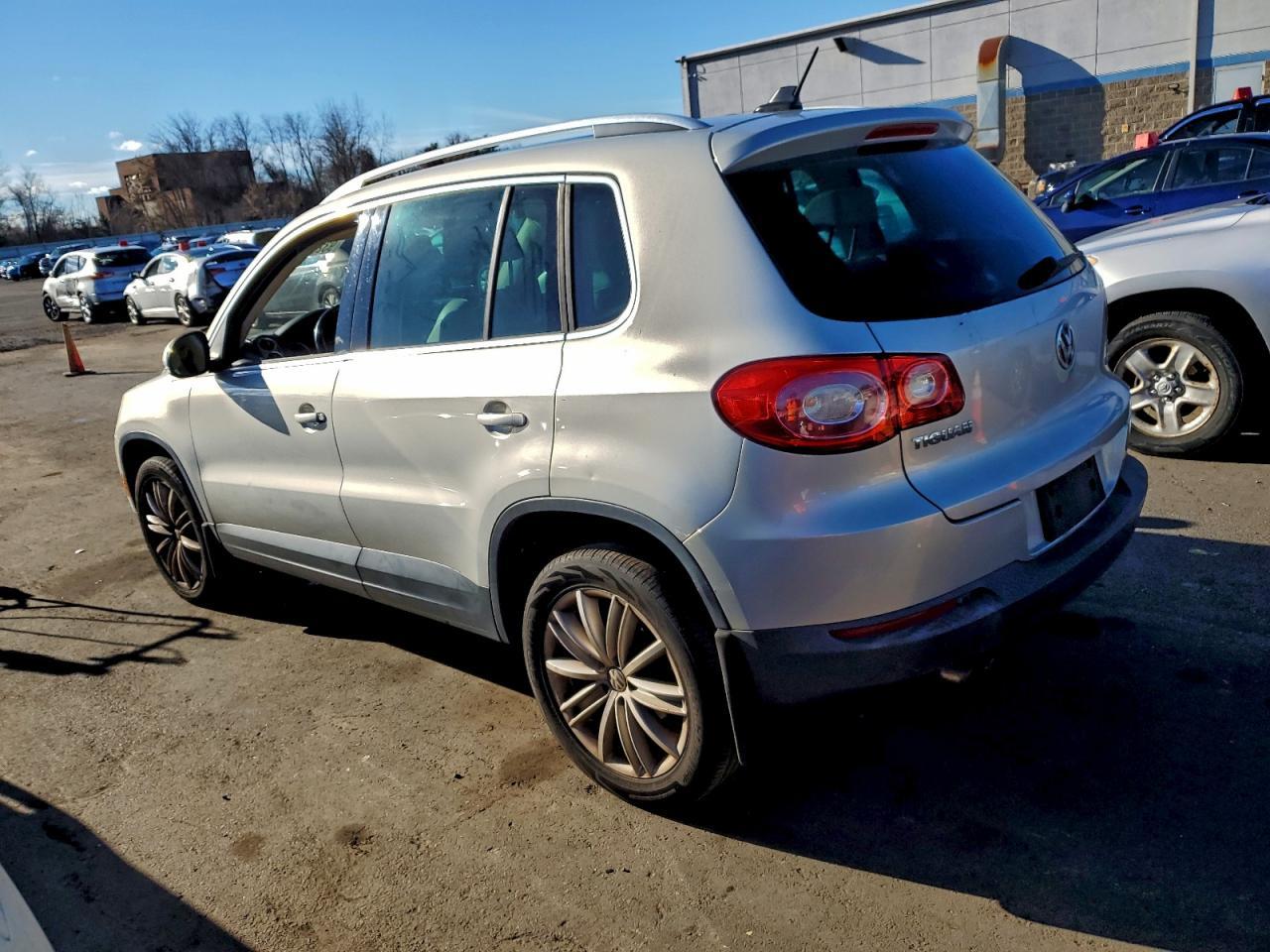 2011 Volkswagen Tiguan S - Фото 2