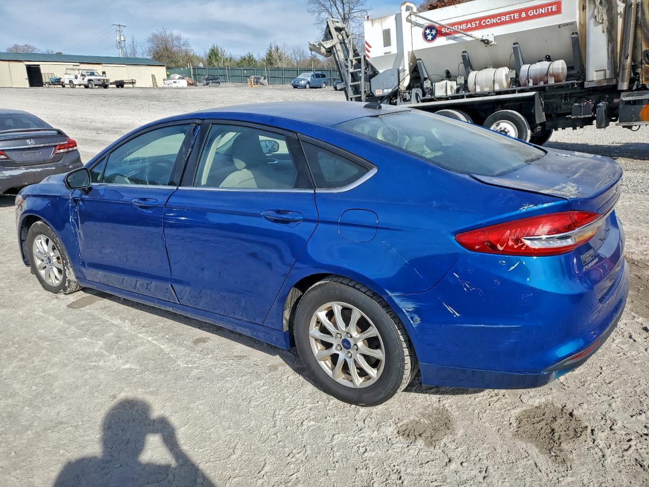 2017 Ford Fusion S - Фото 2