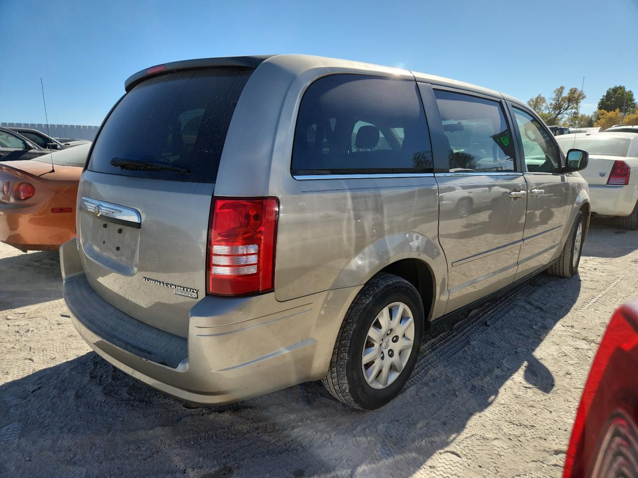 2009 Chrysler Town & Country Lx - Фото 3