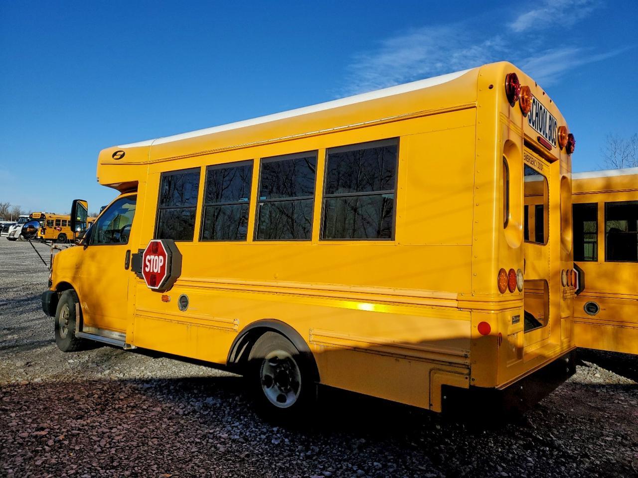 2016 Chevrolet Express School Bus - Фото 3